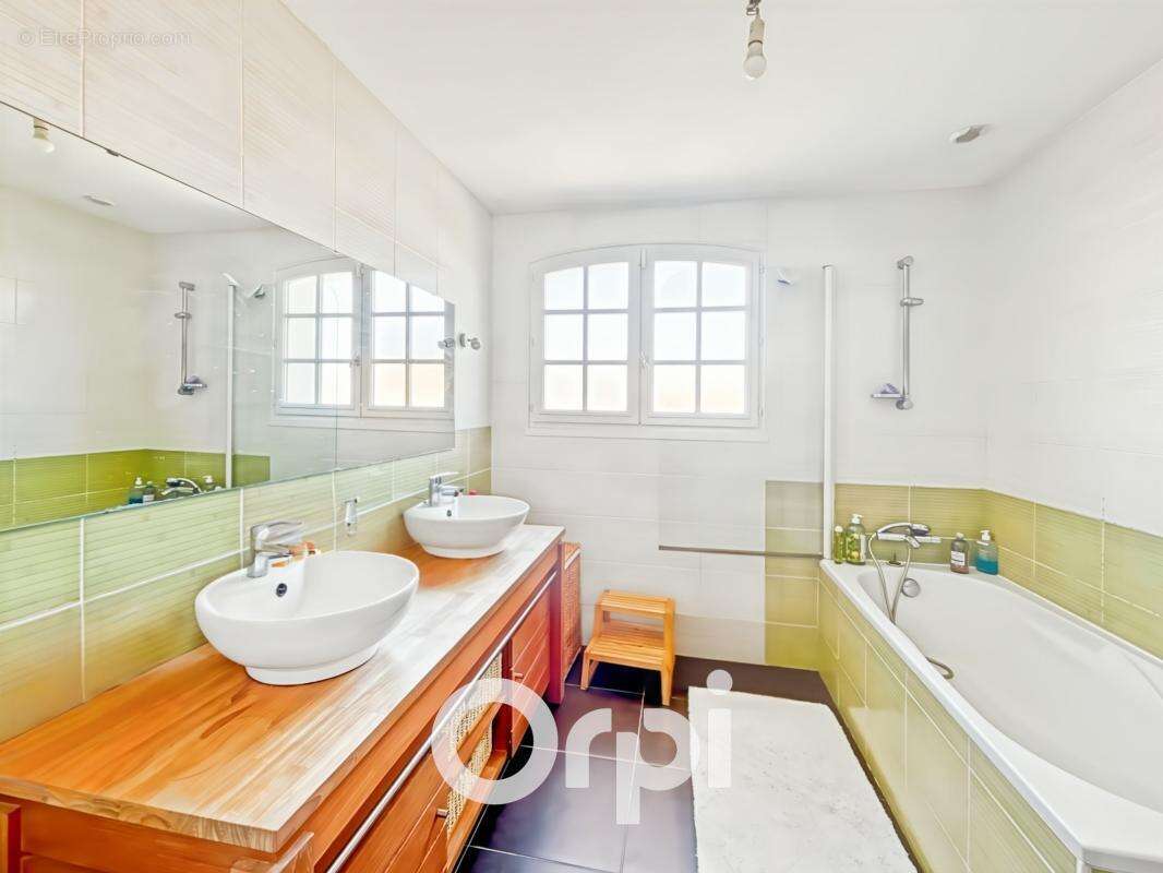 Maison familiale de plain-pied – 138 m² – Sous-sol complet – Terrain de plus de 2 200 m² - photo 8