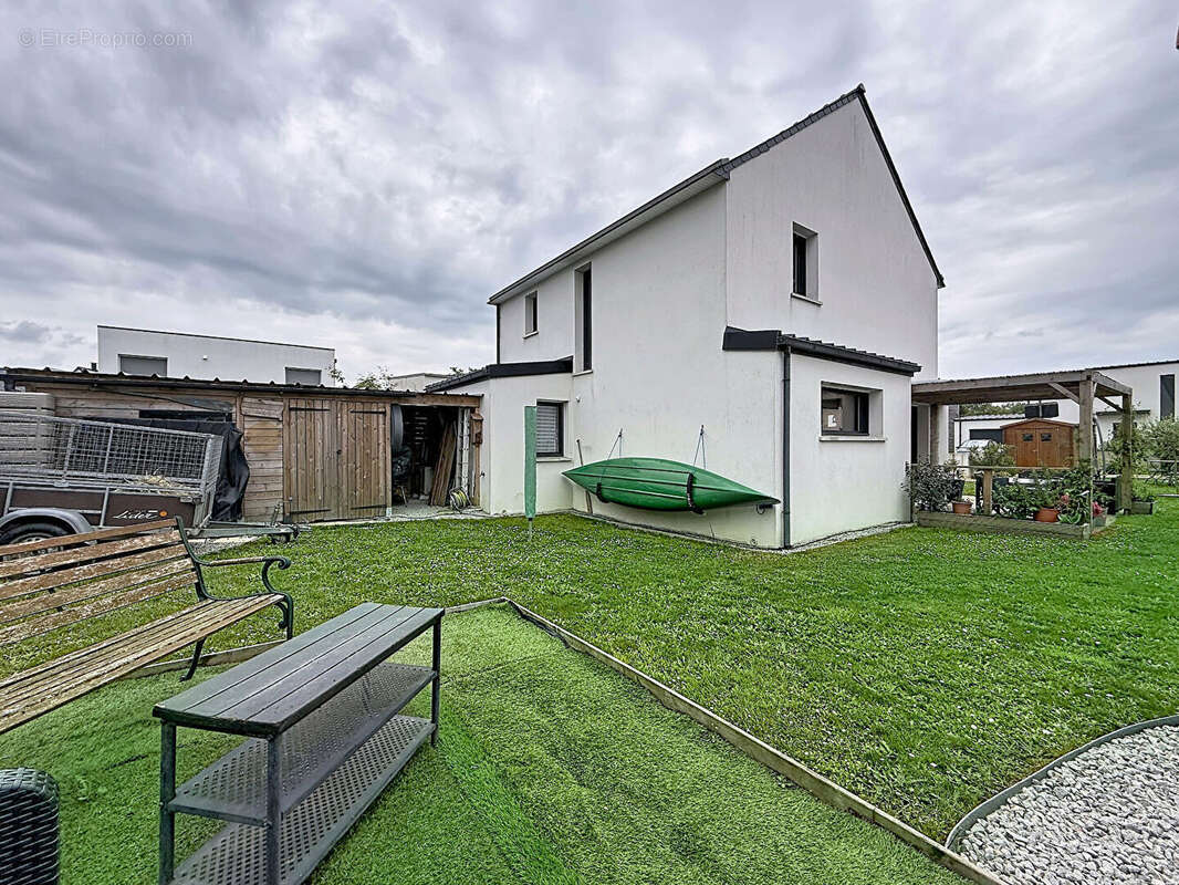 Maison à LA TRINITE-SURZUR