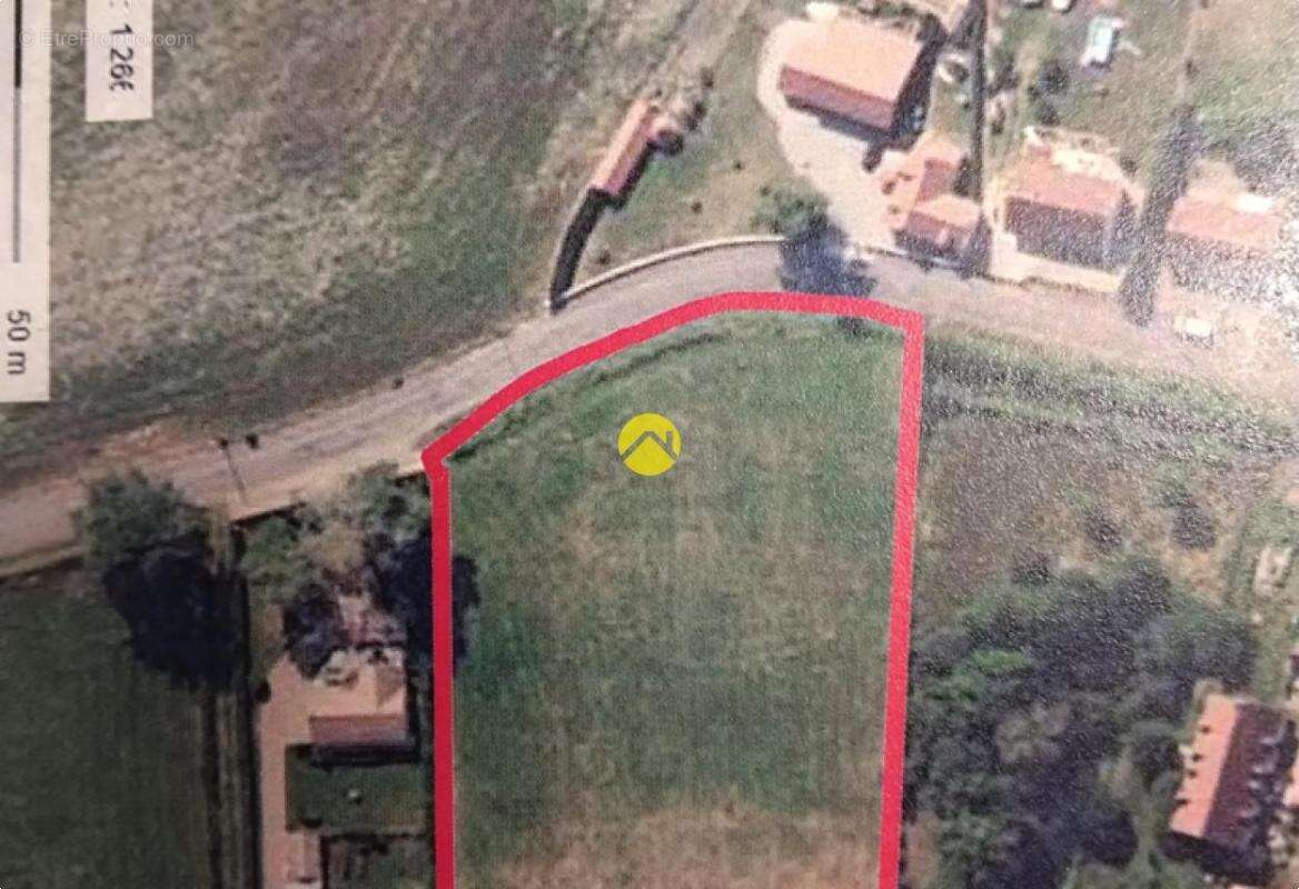 Terrain à LURCY-LEVIS