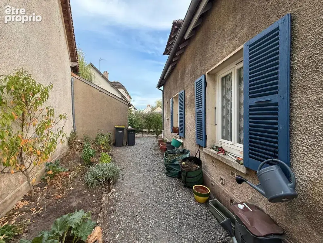 Maison de 8 pièces de 200 m² à Saint-Léger-des-Vignes - photo 11