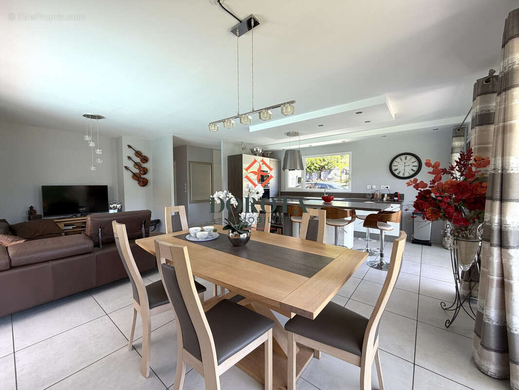 Maison à VAULNAVEYS-LE-HAUT