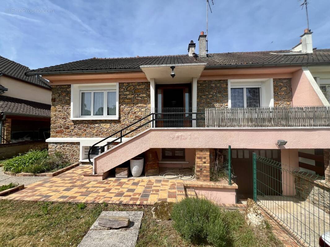 Maison à BRUYERES-LE-CHATEL