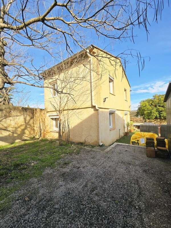 Appartement à SAINT-QUENTIN-LA-POTERIE