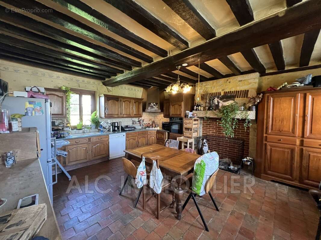 Maison à VILLAINES-LA-CARELLE