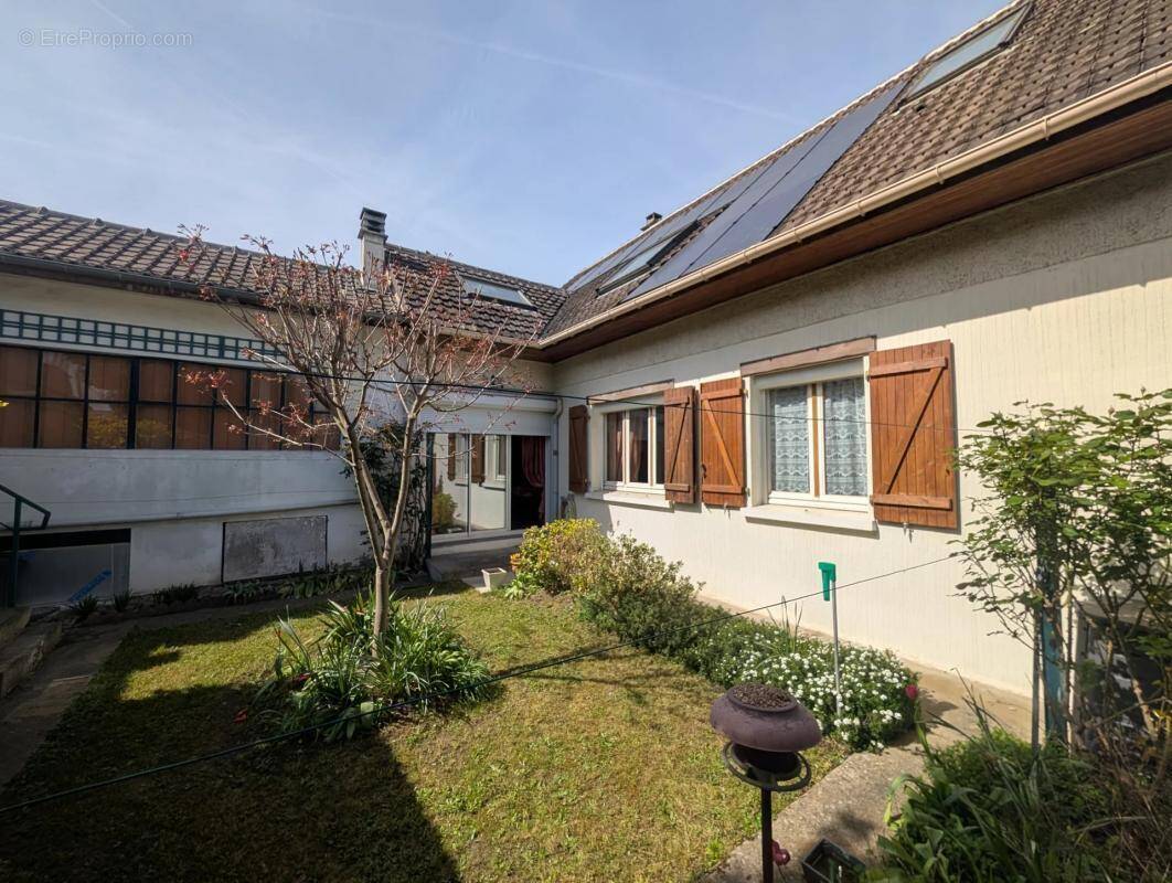 Maison à LES CLAYES-SOUS-BOIS