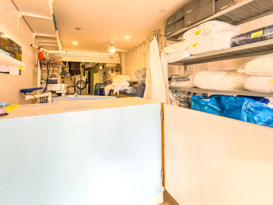 Commerce à LA LONDE-LES-MAURES