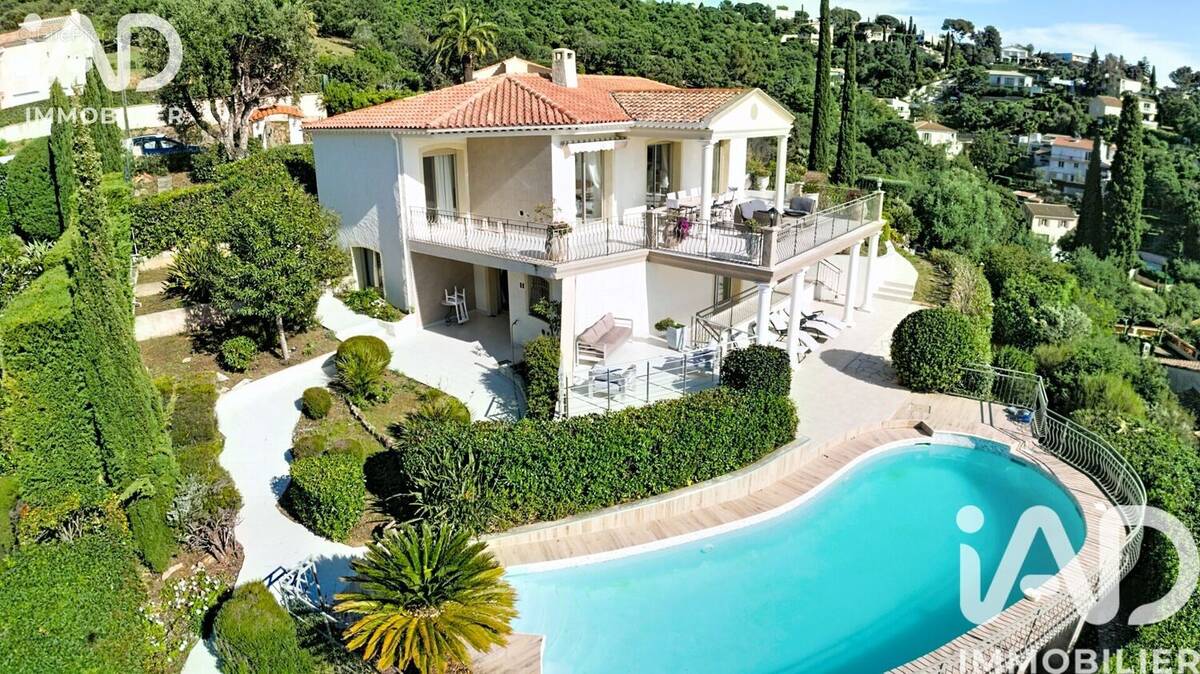 Photo 1 - Maison à ROQUEBRUNE-SUR-ARGENS