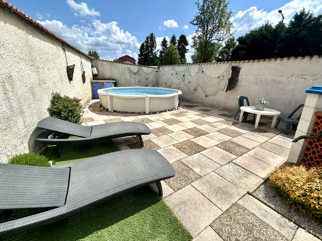 Maison à SURY-LE-COMTAL