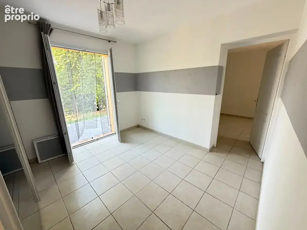 Super Maison  de plain pieds de 128 m2 habitable avec terrain , piscine et parkings - photo 6