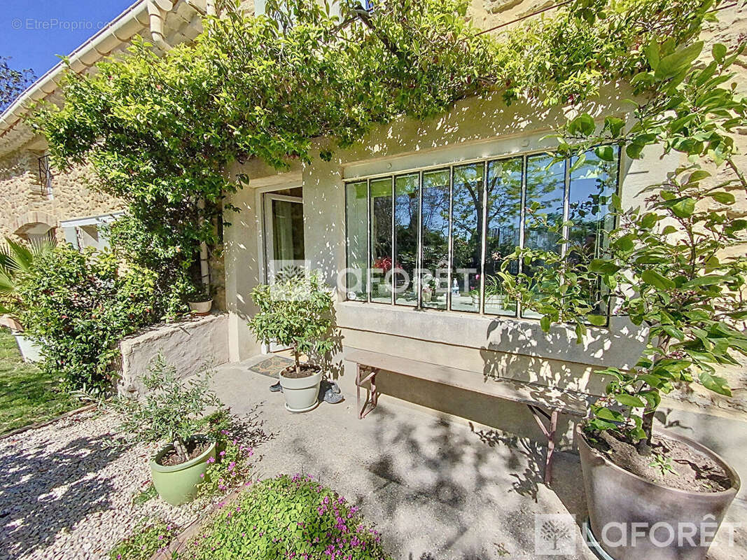 MAGIQUE - Mas provençal, 224m² + dépendances, jardin, piscine - photo 3