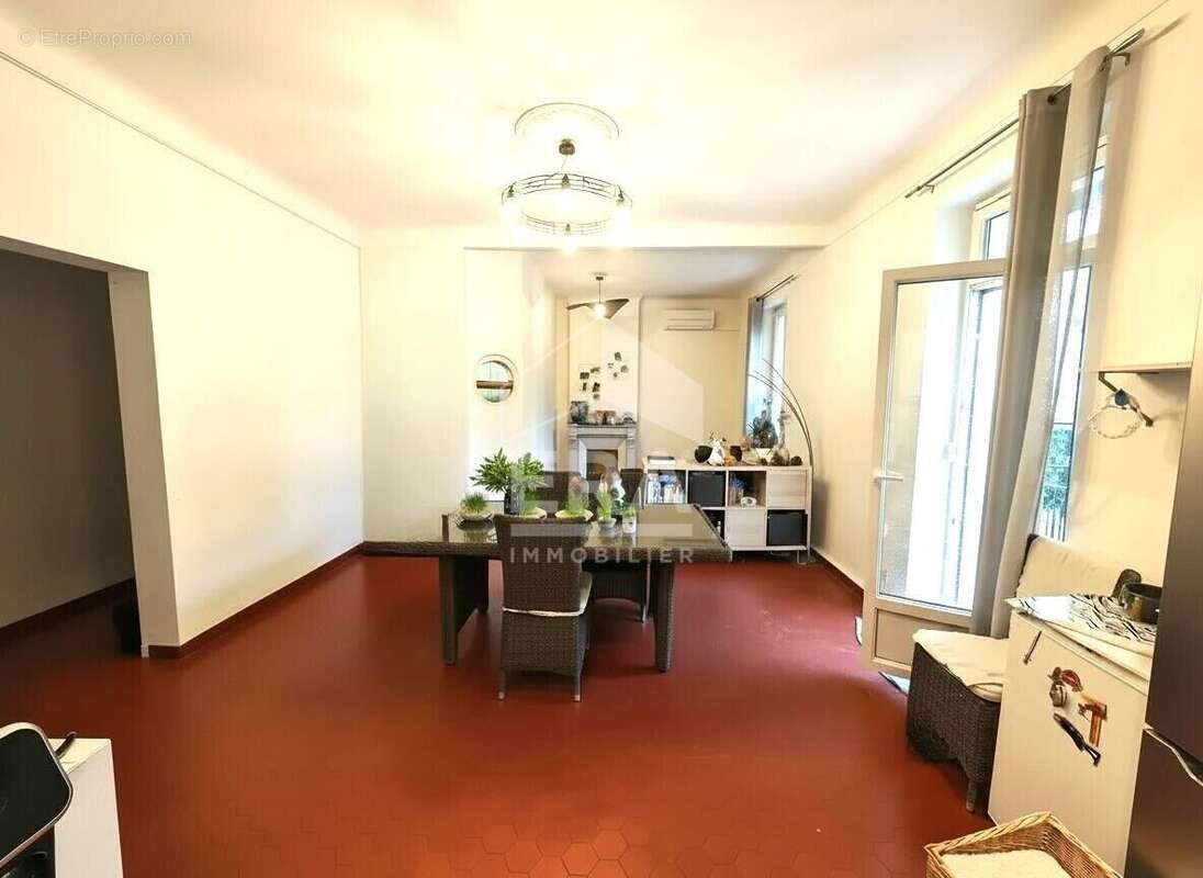 Appartement à MARSEILLE-5E