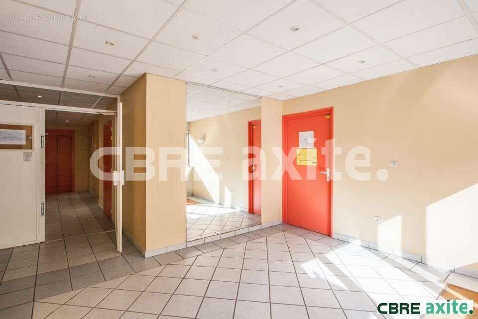 Commerce 190 m² à Bourgoin-Jallieu  - photo 3
