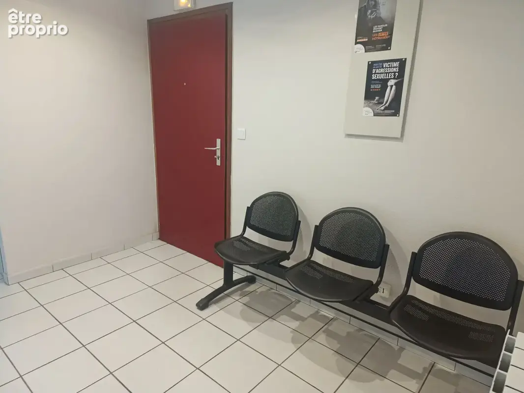 PEAGE DE ROUSSILLON, proche centre Bureaux 81m2  1er étage avec ascenseur, place parking privative - photo 8