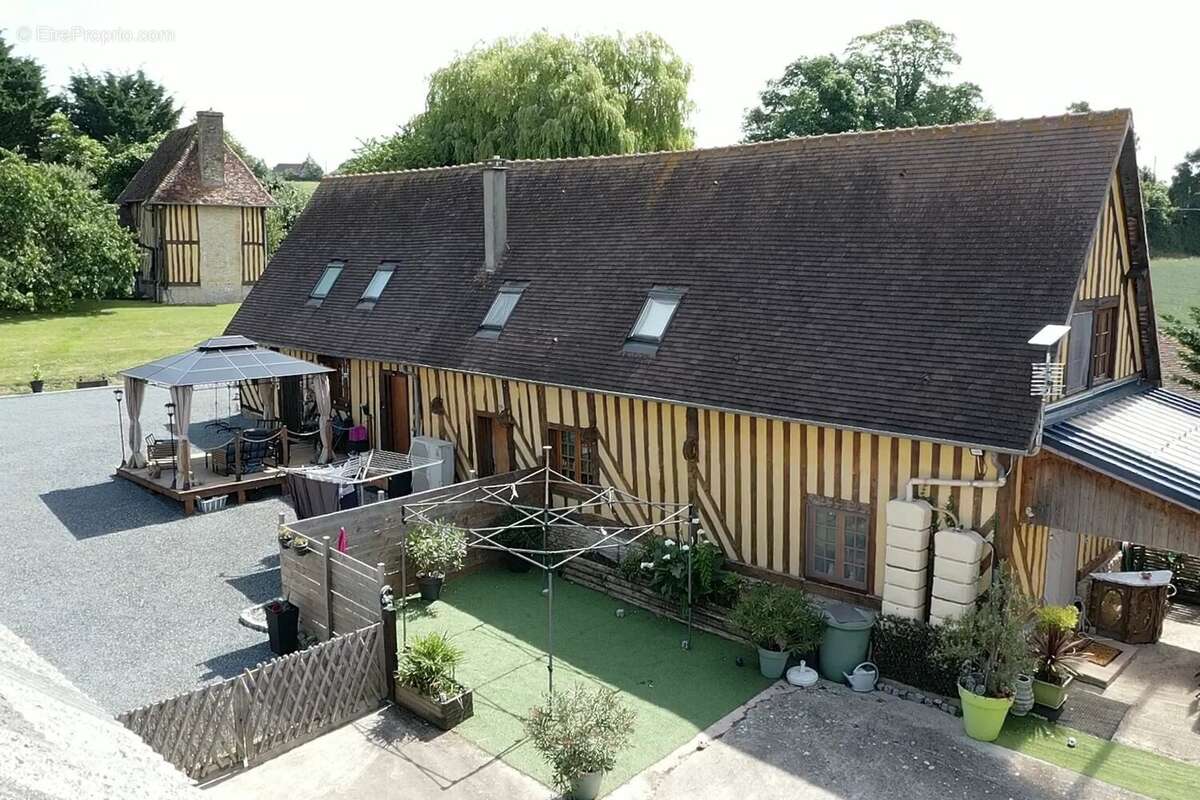 Maison à SAINT-PIERRE-SUR-DIVES