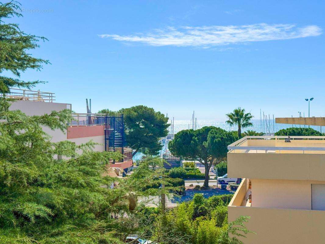 Appartement à SAINT-LAURENT-DU-VAR
