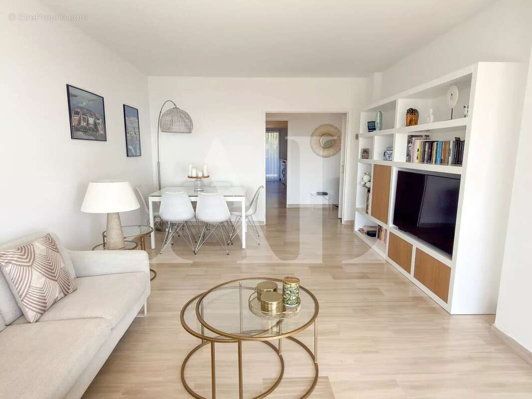 Appartement à VALLAURIS