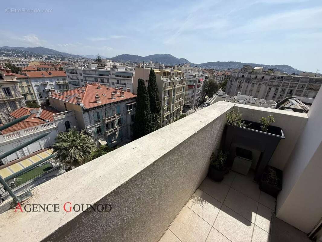 Quartier fleurs - 2 pieces 61m² dernier etage - terrasse + balcon + vue panoramique - photo 5