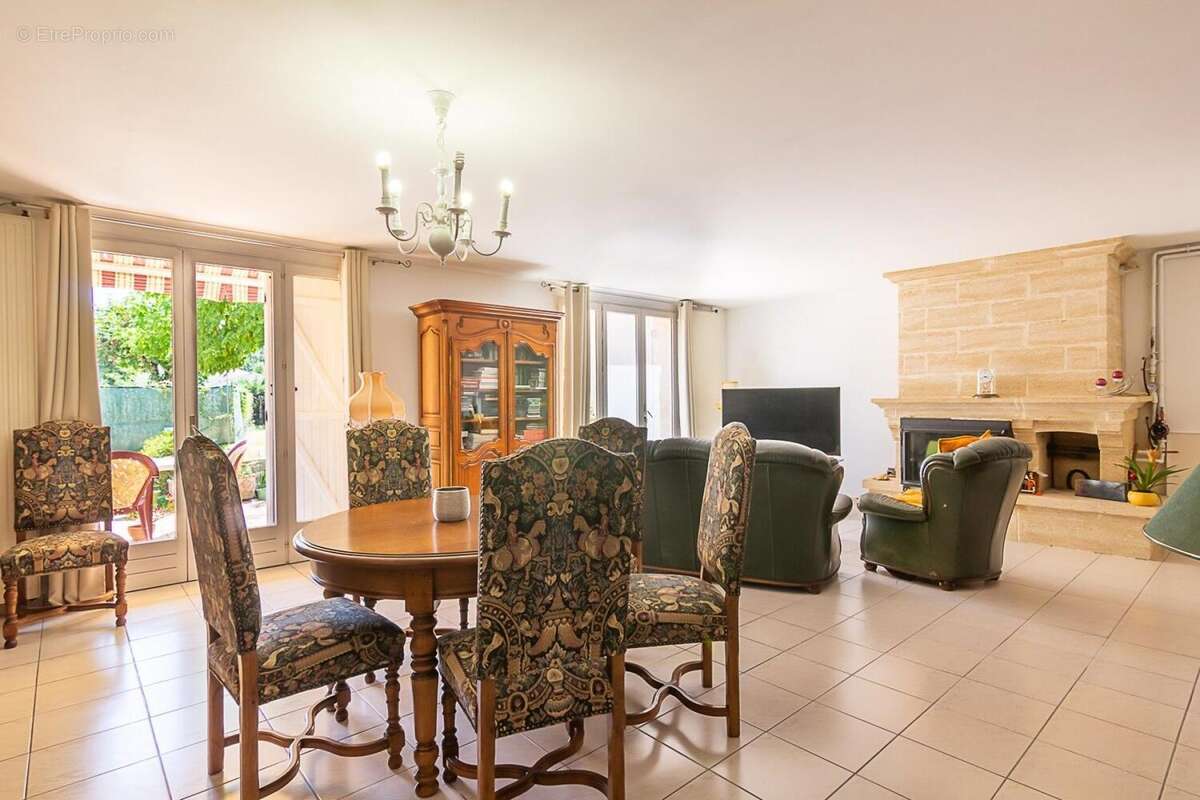 Maison 228 m² à La Lande-De-Fronsac  - photo 3