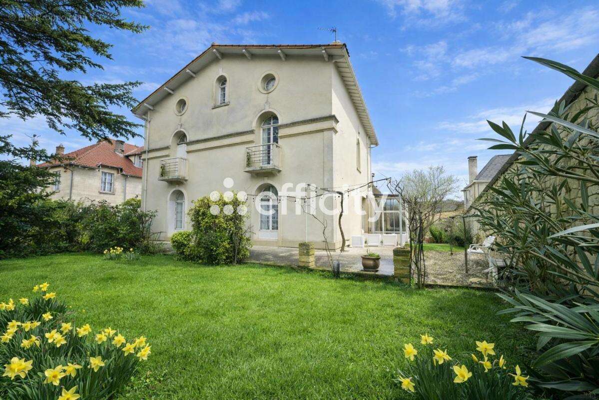 Maison à SAINTES