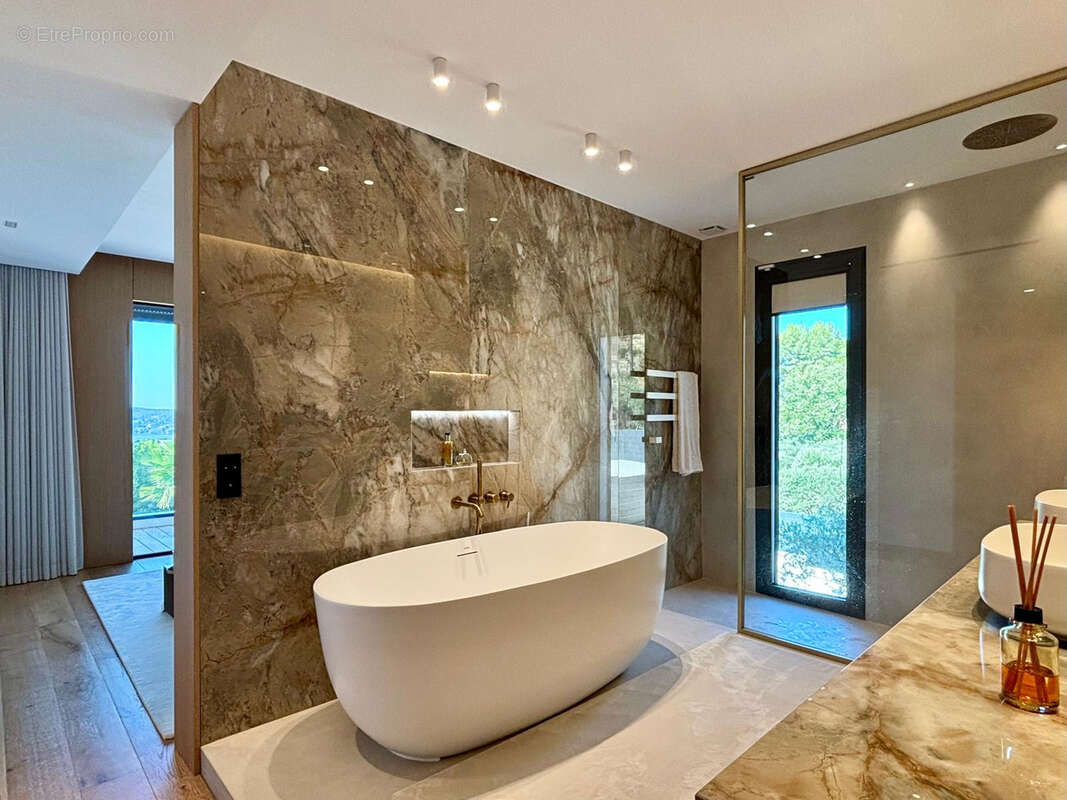 Maison à SAINT-CHAMAS