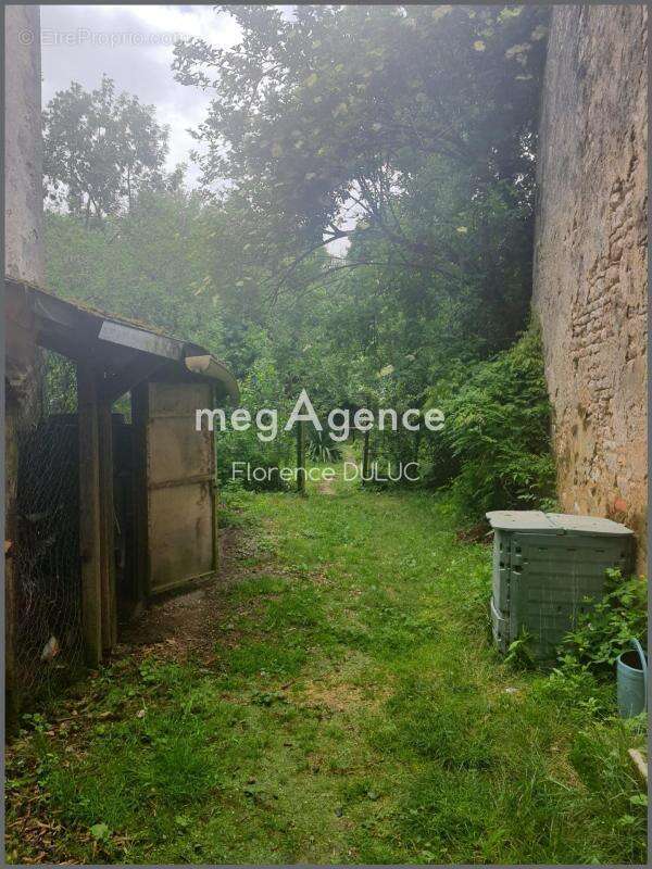 Maison à SAINT-JEAN-D'ANGELY