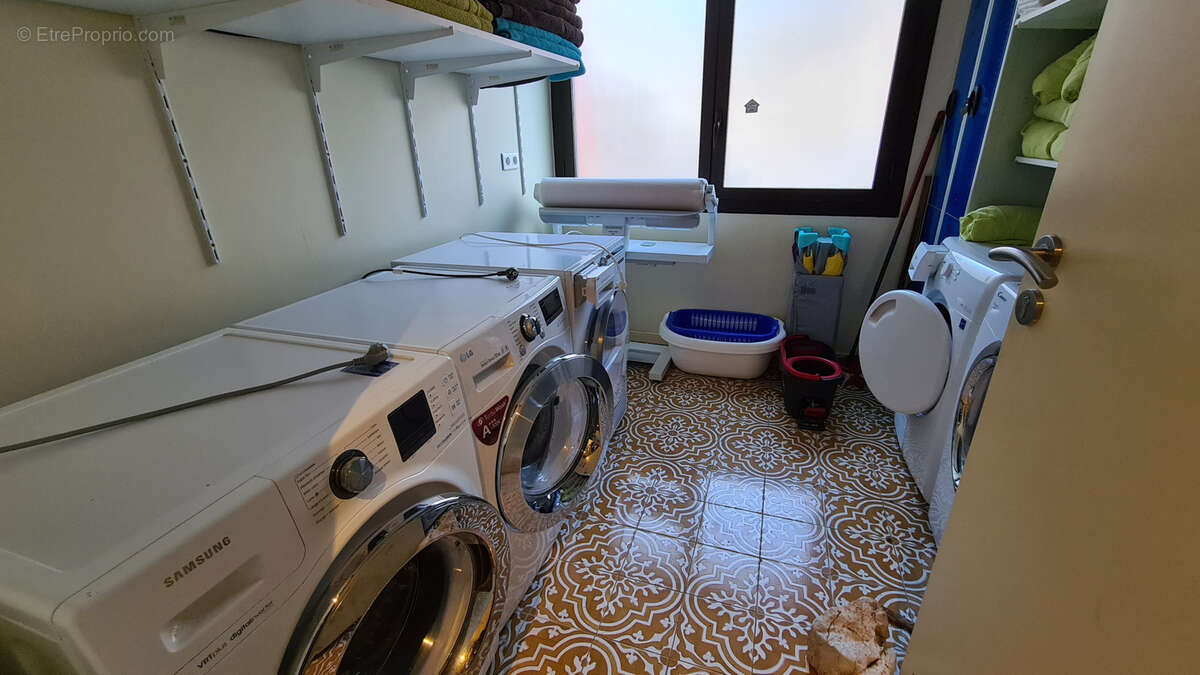 Commerce à GREOLIERES