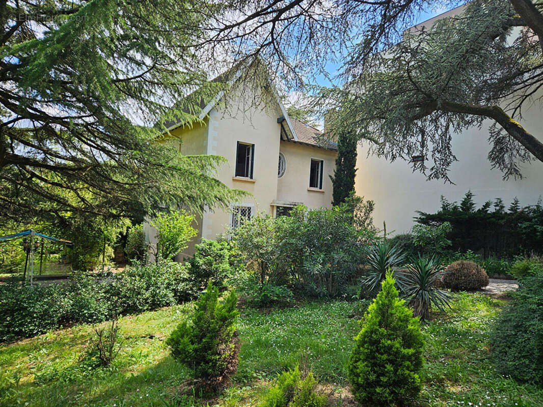Maison Bourgeoise 7 pièces sur parcelle 1638 m² CREPIEUX - photo 8