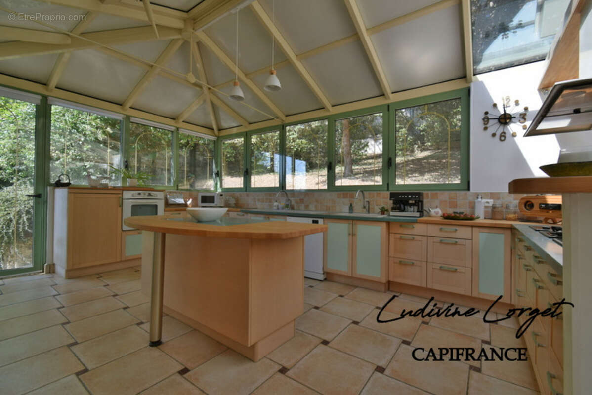 Maison à vendre à Château-Thierry (02) – 260 m² – 4 chambres + bureau – Sous-sol 70 m² – Terrasse 70 m² – Terrain clos 1 464 m²  - photo 5