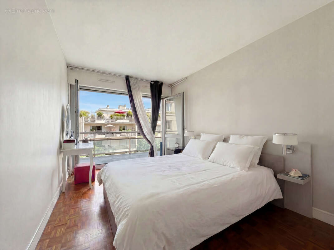 Appartement à COURBEVOIE