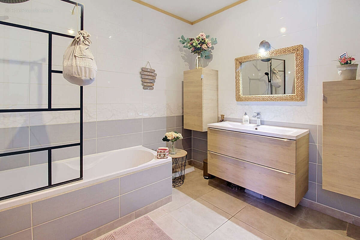 A VENDRE EN EXCLUSIVITE - Villa de 85m2 sur 411 m2 de terrain avec piscine et garage - photo 14