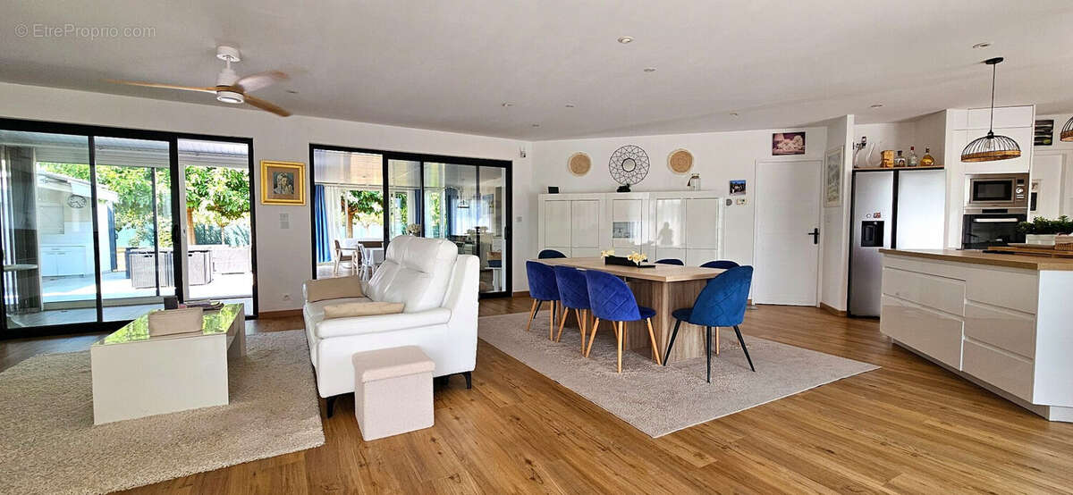 Maison 177 m² à Saint-Laurent-Des-Vignes  - photo 5