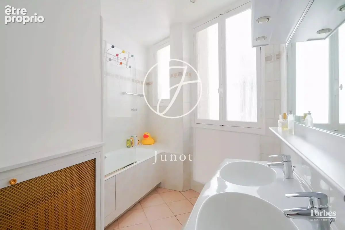 Paris 7e - SAINT DOMINIQUE / CHAMP DE MARS - Appartement - 7 pièces - 201,63m² - 202,80m² au sol - 4/5 chambres - Vues dégagées  - photo 21
