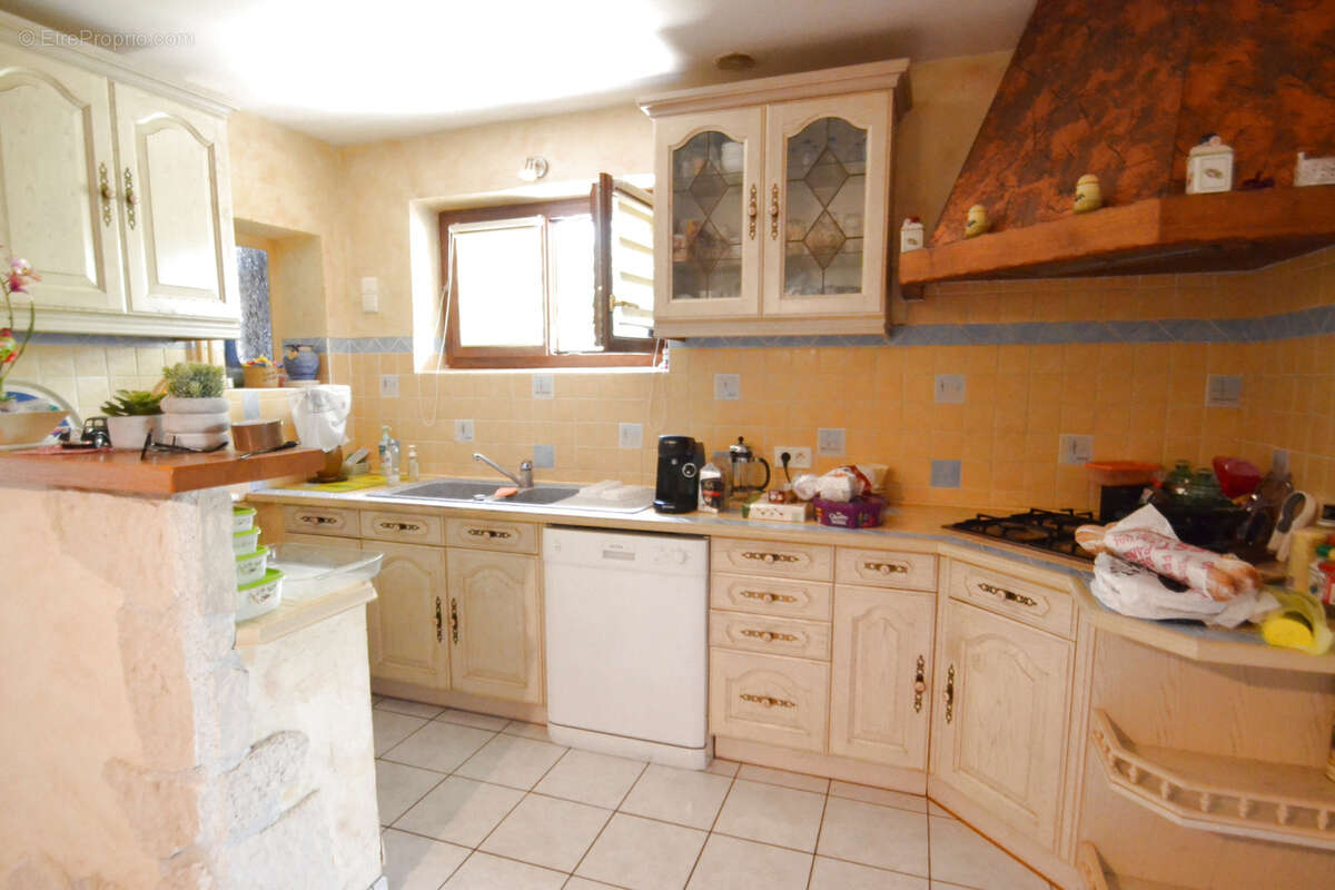 A 8 Kms de MONTMARAULT, maison de 104 m2 avec jardin - photo 2