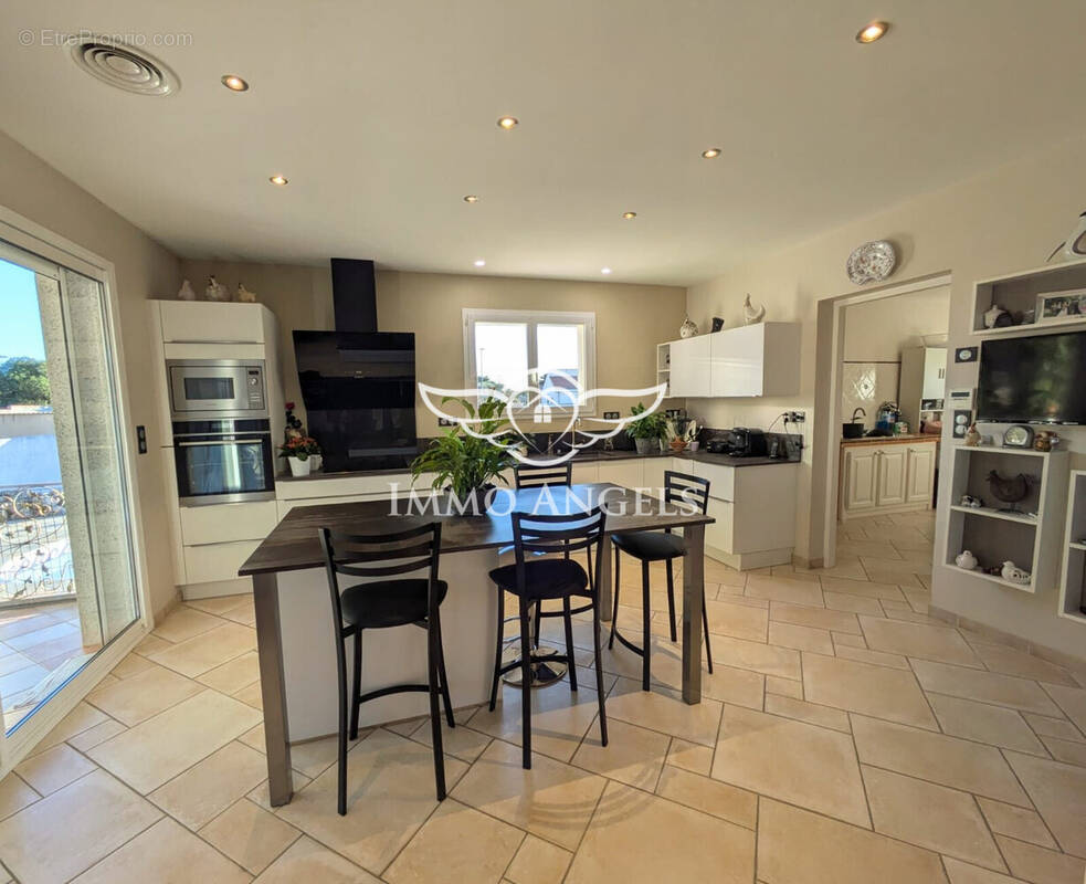 Cuisine - Maison à SAUVIAN