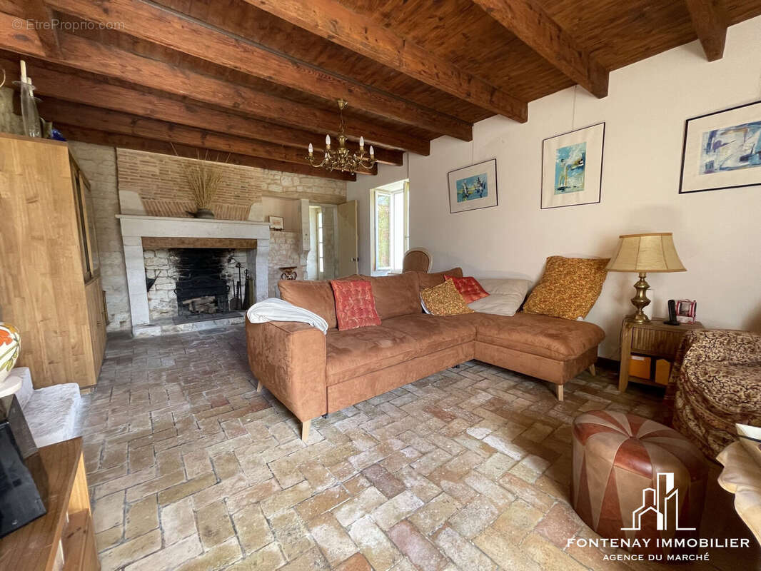 Maison 240 m² à Fontenay-Le-Comte  - photo 5