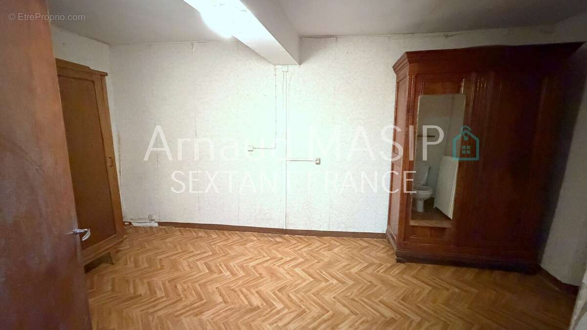 Maison de hameau 4f a renover, 3-ch, jardin, terrasse, grange attenante - photo 11