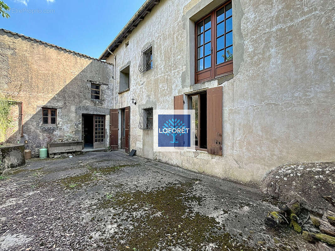 Maison à MONTLIEU-LA-GARDE