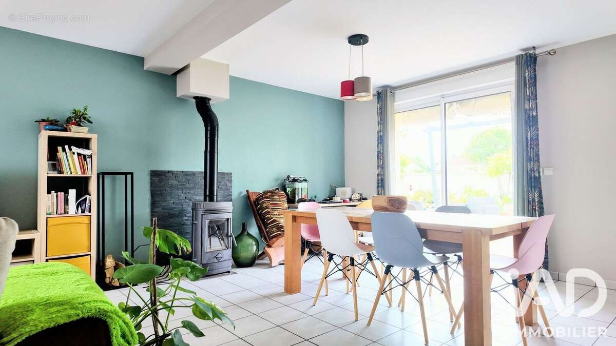 Maison 88 m² à Bonson  - photo 4