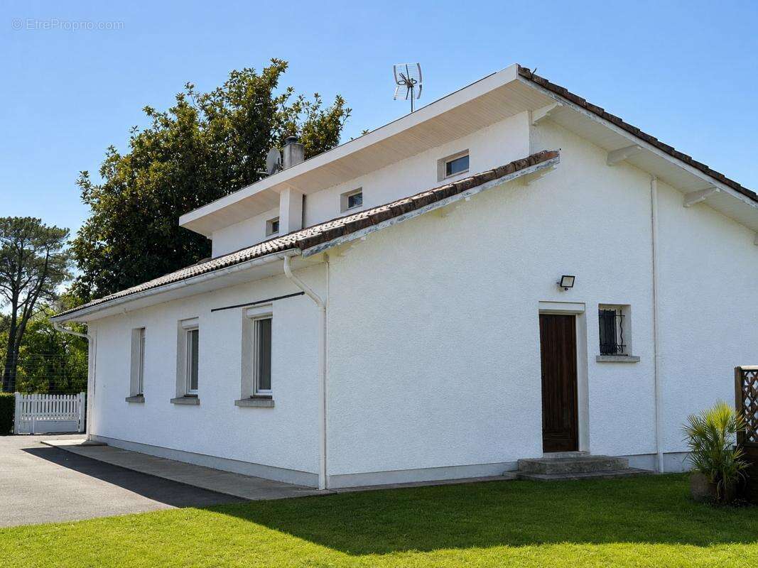 Maison 100 m² à La Teste-De-Buch  - photo 2