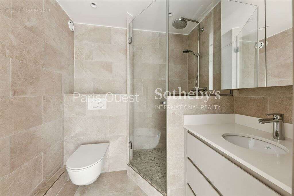 Appartement à PARIS-1E