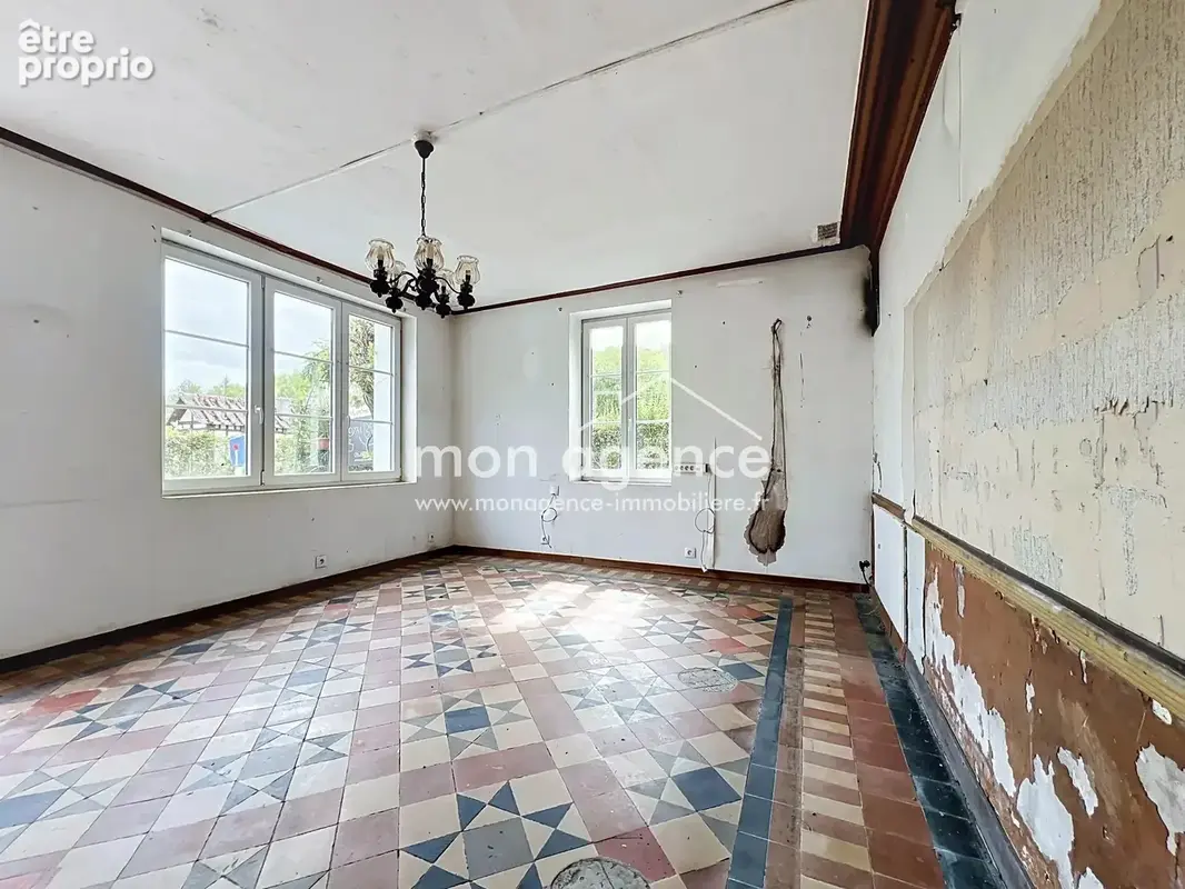 À vendre, ancien Café de la Gare à rénover, offrant un très beau potentiel - photo 2