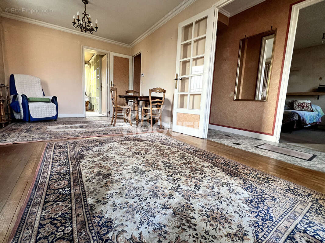 Maison à SAINTE-GENEVIEVE-DES-BOIS