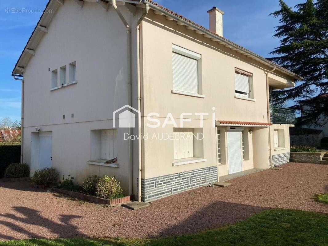 Photo 3
