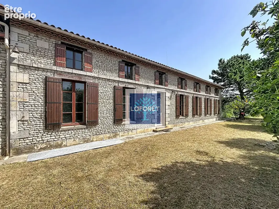 Maison de caractère , 4 chambre, dépendances avec jardin arboré - photo 2