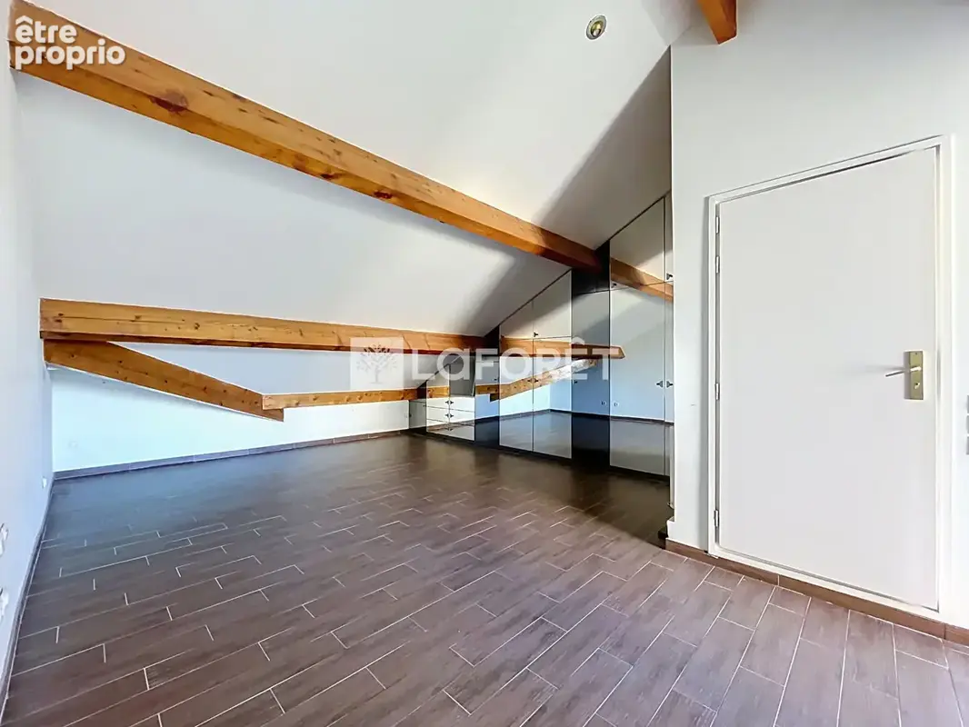 Secteur Mairie - Appartement T3 - 97.51m2 - photo 9