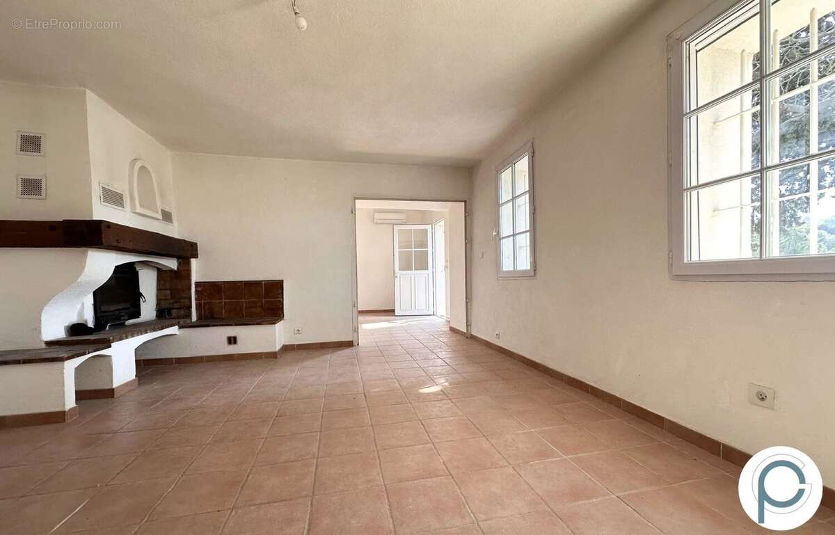 Appartement à LE CASTELLET