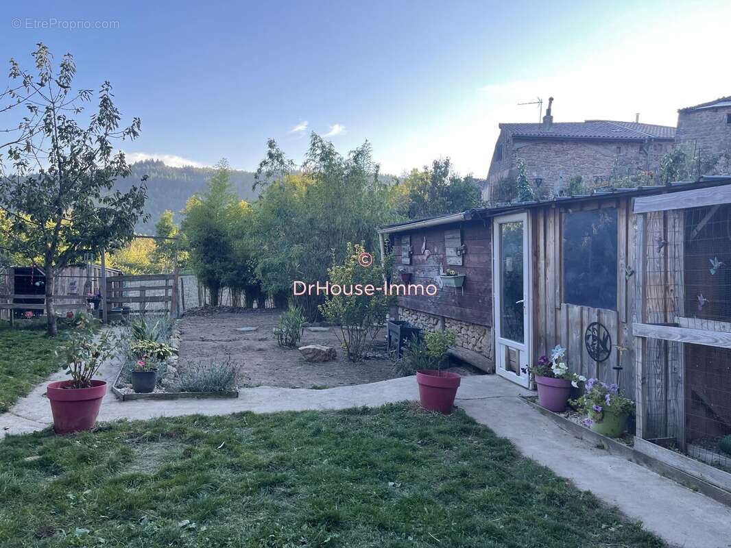 Maison à SAINT-APOLLINAIRE-DE-RIAS