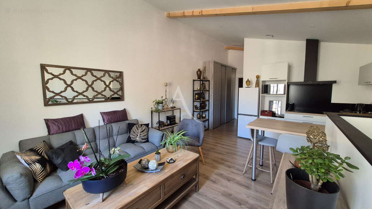 Ensemble immobilier constitué de deux maisons et son garage et extérieur  à Saint Jean D'Angely - photo 6