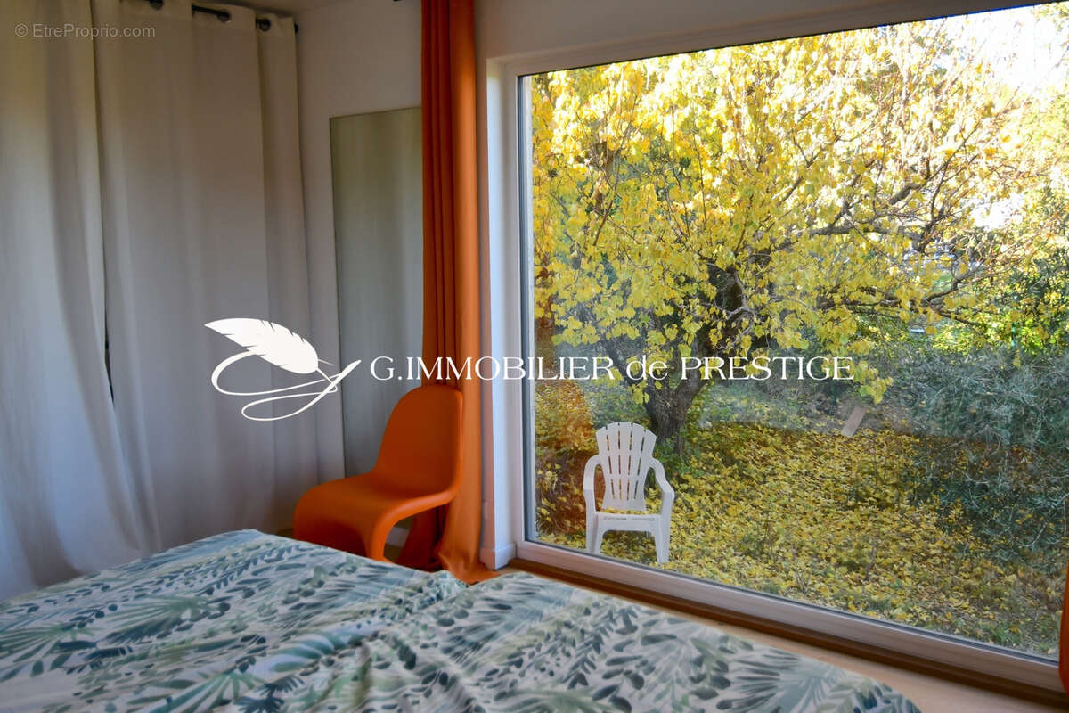 Une villa contemporaine en bois et acier en position dominante - photo 8