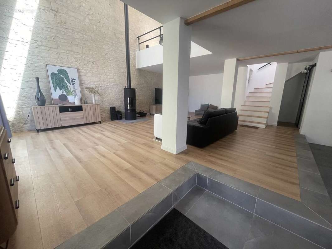 À découvrir – Maison en pierre rénovée à Ranton - photo 2